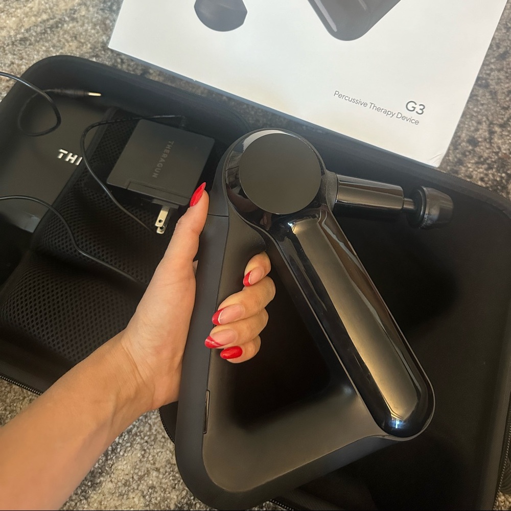 Theragun G3 black like new handheld therapy device for muscles, working out, gym